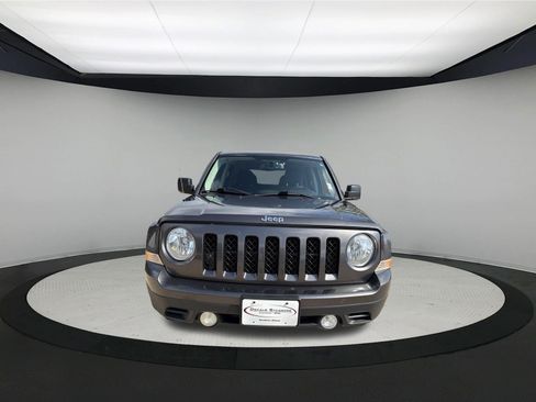 Used 2017 Jeep Patriot Sport w/ Power Value Group FWD image 2