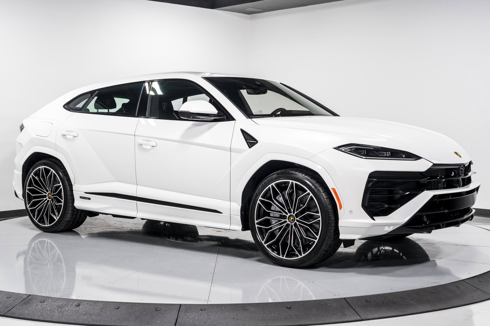 Used 2025 Lamborghini Urus SE AWD/4WD image 68