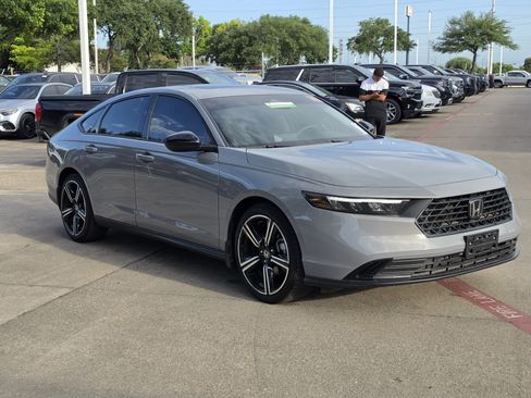 Used 2025 Honda Accord SE image 10