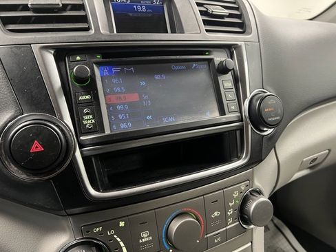 Used 2013 Toyota Highlander Plus image 39
