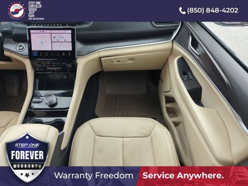 Used 2023 Jeep Grand Cherokee Limited w/ Luxury Tech Group II AWD/4WD image 15