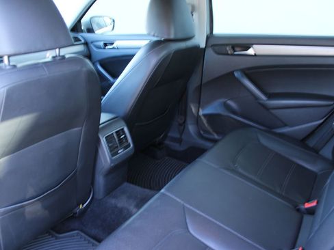 Used 2014 Volkswagen Passat 1.8T SE image 14