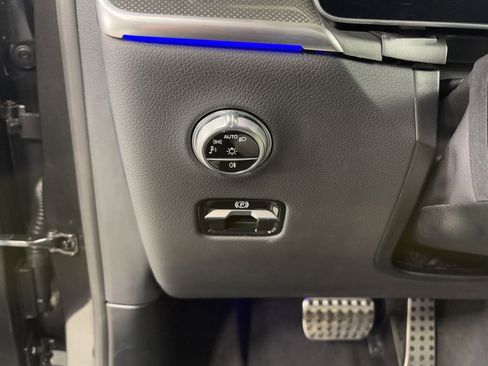 Used 2025 Mercedes-Benz GLC 350e GLC 350e w/ AMG Line image 10