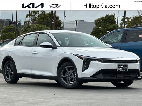 New 2026 Kia K4 LXS image 1