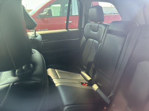Used 2023 Jeep Grand Cherokee Limited AWD/4WD image 12