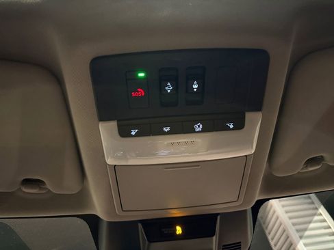 Used 2023 Nissan Rogue SV w/ SV Premium B Package image 34