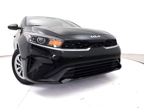 Certified 2022 Kia Forte Sedan FWD image 5
