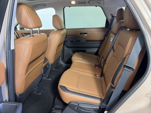 Certified 2025 Nissan Pathfinder Platinum w/ Cargo Package AWD/4WD image 7