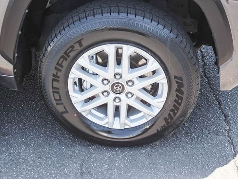 Used 2023 Toyota Tundra SR5 w/ SR5 Convenience Package AWD/4WD image 12