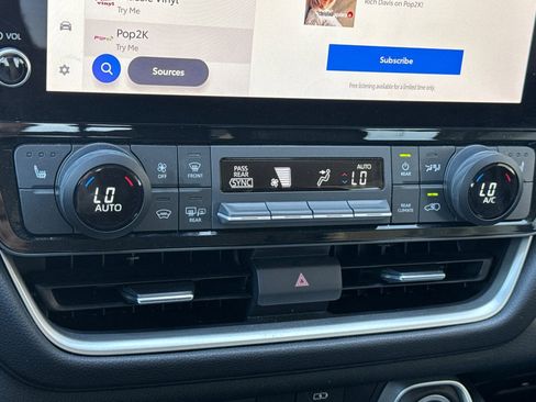 Used 2025 Toyota Grand Highlander AWD image 29