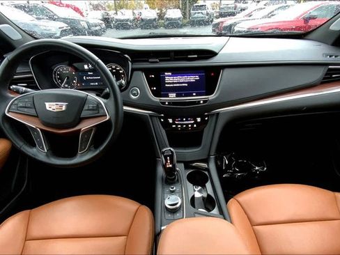 Used 2025 Cadillac XT5 Premium Luxury image 15