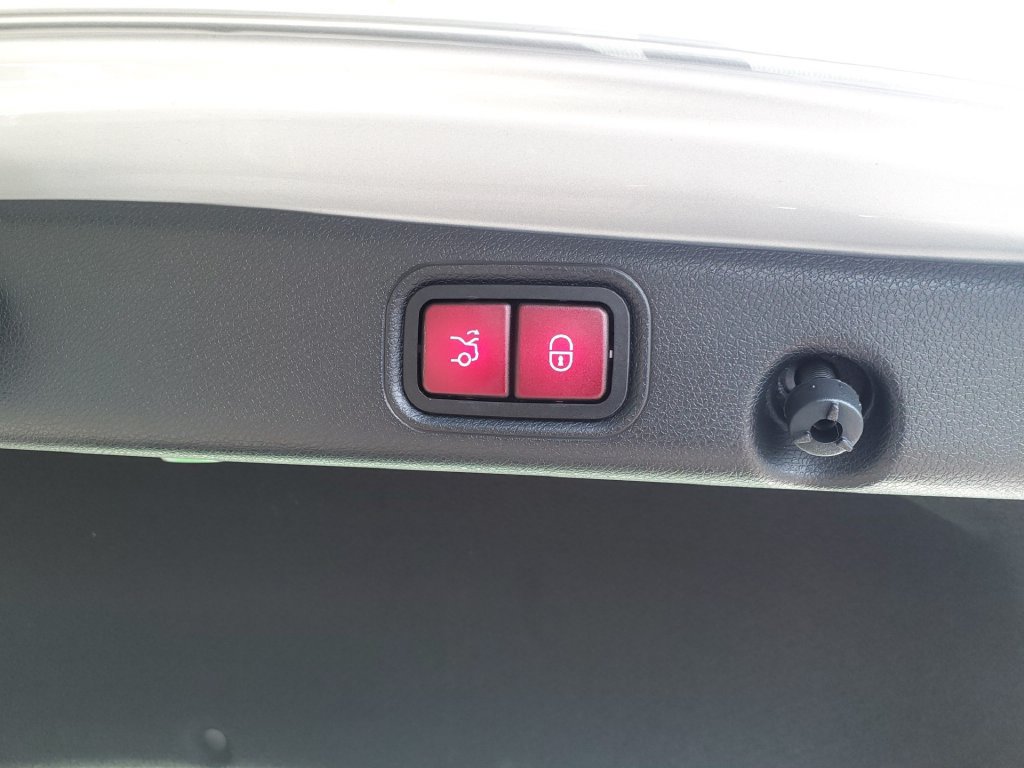 Certified 2020 Mercedes-Benz E 350 4MATIC Sedan image 17