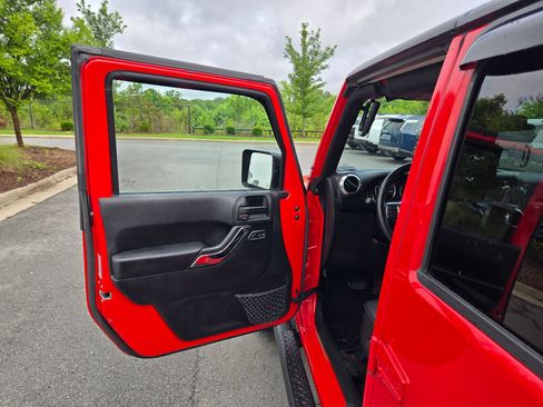 Used 2015 Jeep Wrangler Unlimited Sport w/ Quick Order Package 24S AWD/4WD image 20