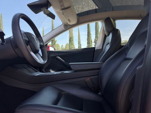 Used 2021 Tesla Model Y Long Range AWD/4WD image 17