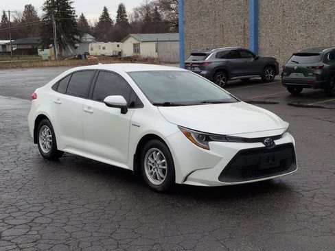 Used 2021 Toyota Corolla LE image 3