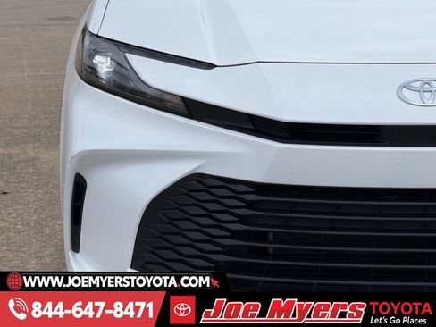 Used 2025 Toyota Camry LE image 5