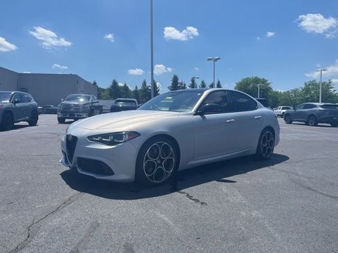 Used 2024 Alfa Romeo Giulia RWD image 3