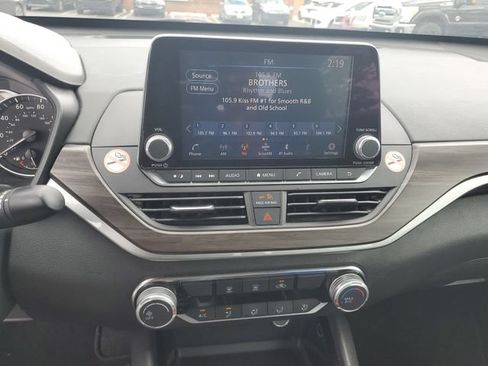Used 2024 Nissan Altima 2.5 SV FWD image 16