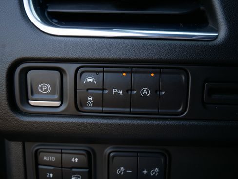 Used 2023 Chevrolet Tahoe LT image 34