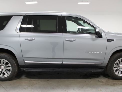 Used 2024 GMC Yukon XL Denali image 11