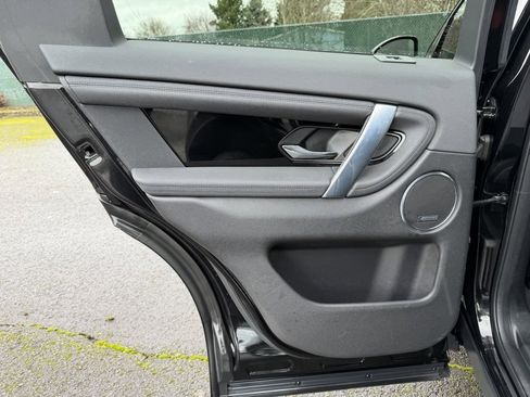 Used 2023 Land Rover Discovery Sport SE image 30