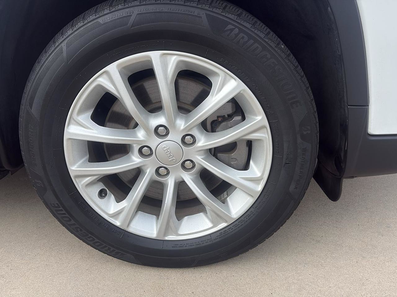 Used 2020 Jeep Cherokee Latitude FWD image 9