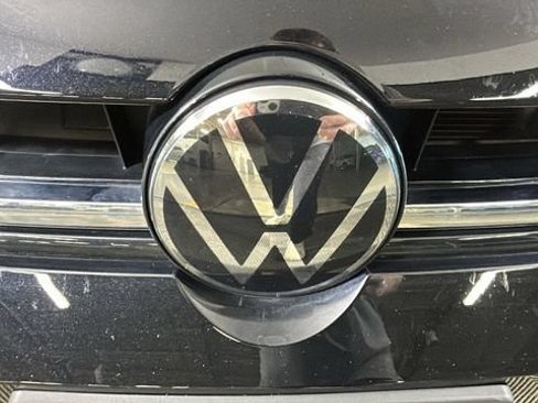 Used 2025 Volkswagen Jetta SE FWD image 8