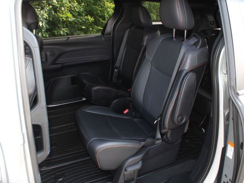 Used 2022 Toyota Sienna XSE w/ XSE Plus Package AWD/4WD image 19