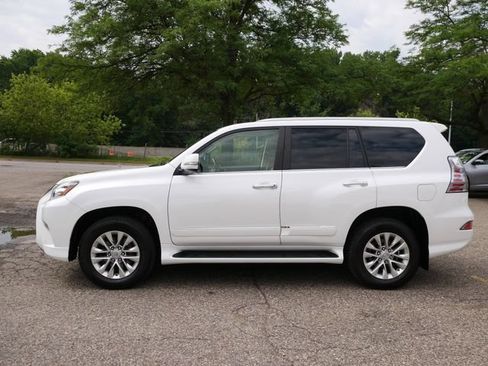 Used 2015 Lexus GX 460 w/ Premium Package AWD/4WD image 3