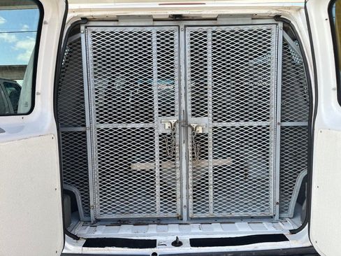 Used 2009 Ford E-350 and Econoline 350 XL RWD image 9