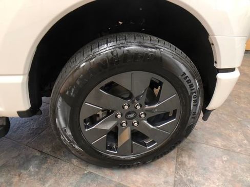 New 2025 Ford F150 Lightning Lariat image 9