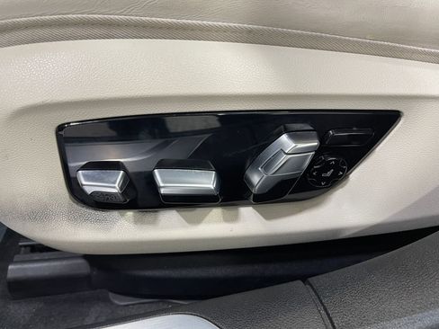 Used 2021 BMW 750i xDrive w/ Executive Package image 17