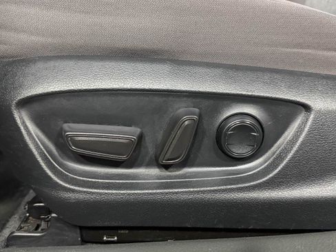 Used 2022 Toyota Camry LE image 28