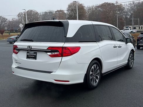 Used 2024 Honda Odyssey EX-L image 3