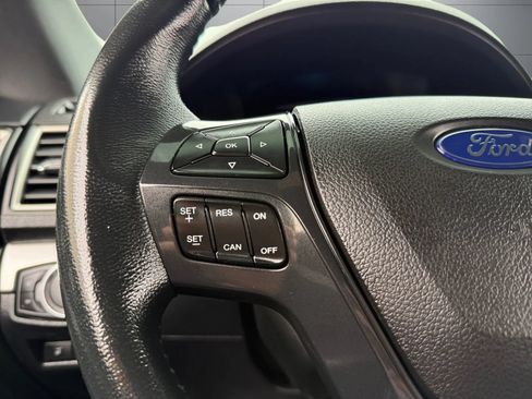 Used 2017 Ford Explorer XLT w/ Equipment Group 202A AWD/4WD image 29