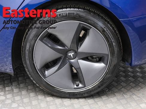 Used 2023 Tesla Model 3 Standard Range image 8