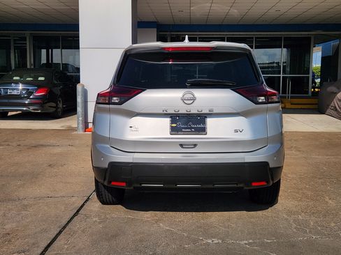 Used 2024 Nissan Rogue SV FWD image 7