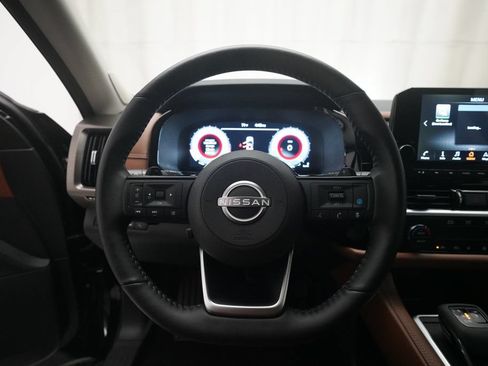 Used 2025 Nissan Pathfinder Platinum AWD/4WD image 4