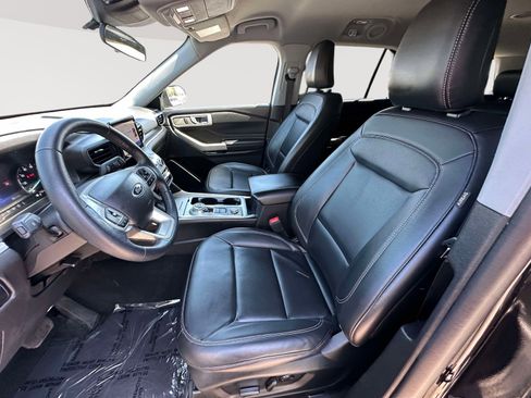 Used 2023 Ford Explorer XLT w/ Equipment Group 202A AWD/4WD image 24