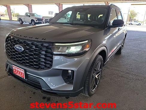 Used 2025 Ford Explorer ST-Line w/ ST-Line Street Pack AWD/4WD image 2