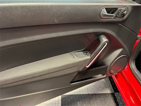 Used 2019 Volkswagen Beetle 2.0T S image 7