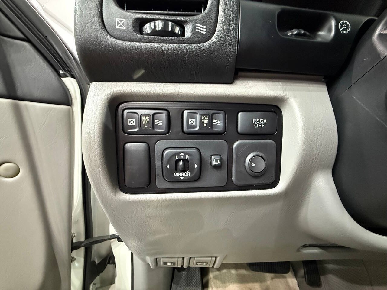 Used 2004 Lexus LX 470 4WD image 20