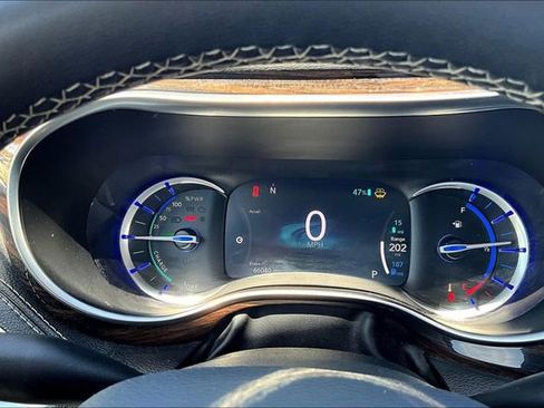 Used 2023 Chrysler Pacifica Limited image 14