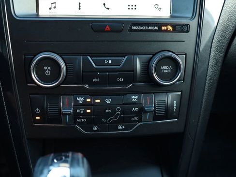 Used 2018 Ford Explorer XLT w/ Equipment Group 201A FWD image 31