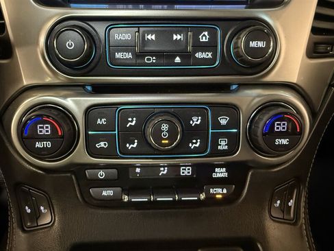 Used 2019 Chevrolet Suburban LT w/ Luxury Package AWD/4WD image 27