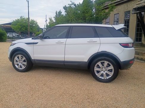 Used 2017 Land Rover Range Rover Evoque SE AWD/4WD image 9