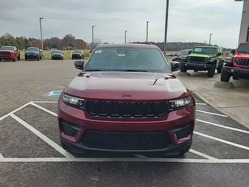 New 2025 Jeep Grand Cherokee 4WD image 9