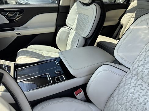Used 2020 Lincoln Aviator Black Label w/ Dynamic Handling Package AWD/4WD image 12