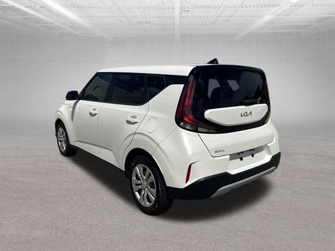 Used 2023 Kia Soul LX FWD image 3