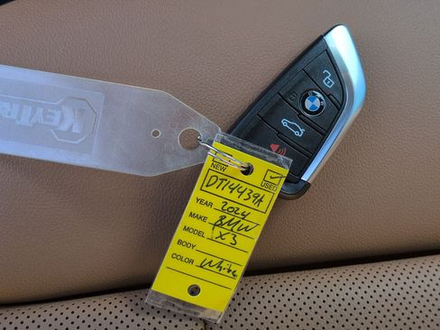 Used 2024 BMW X3 xDrive30i w/ Premium Package image 33